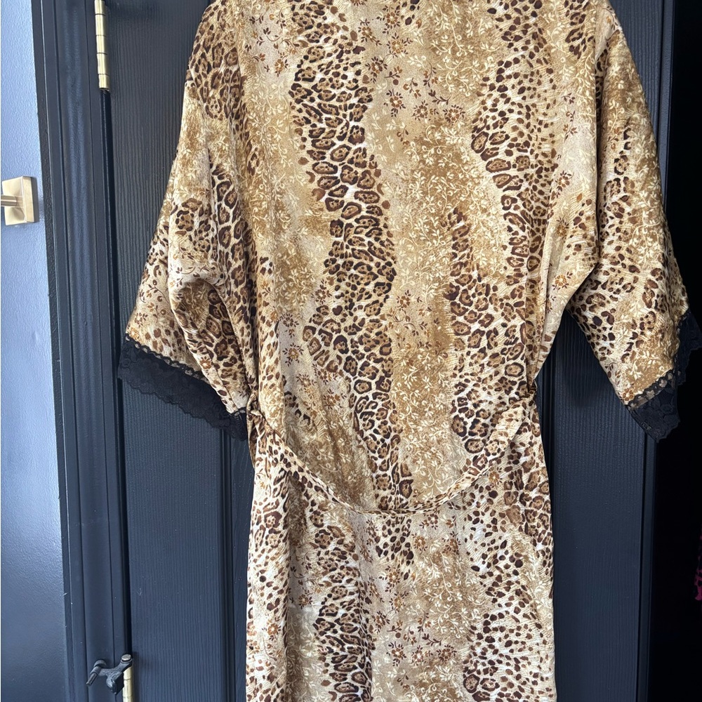 Gilligan & O'Malley Cream and Brown Wrap Robe with Dolman Sleeves